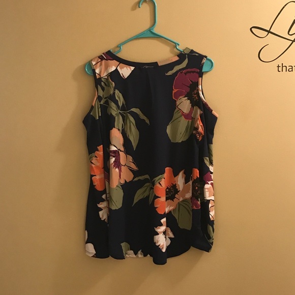 NWOT Viamor boutique top - Picture 4 of 4